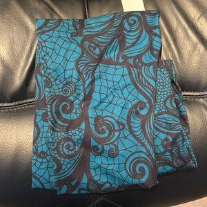 Green/black design leggings NWT Size L/XL